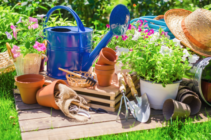 10 Basis Tools & Supplies For Your Garden