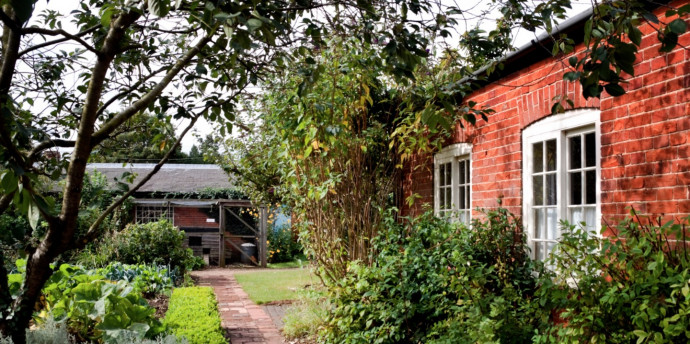 Creating a Cottage-Style Garden Creating a Cottage-Style Garden